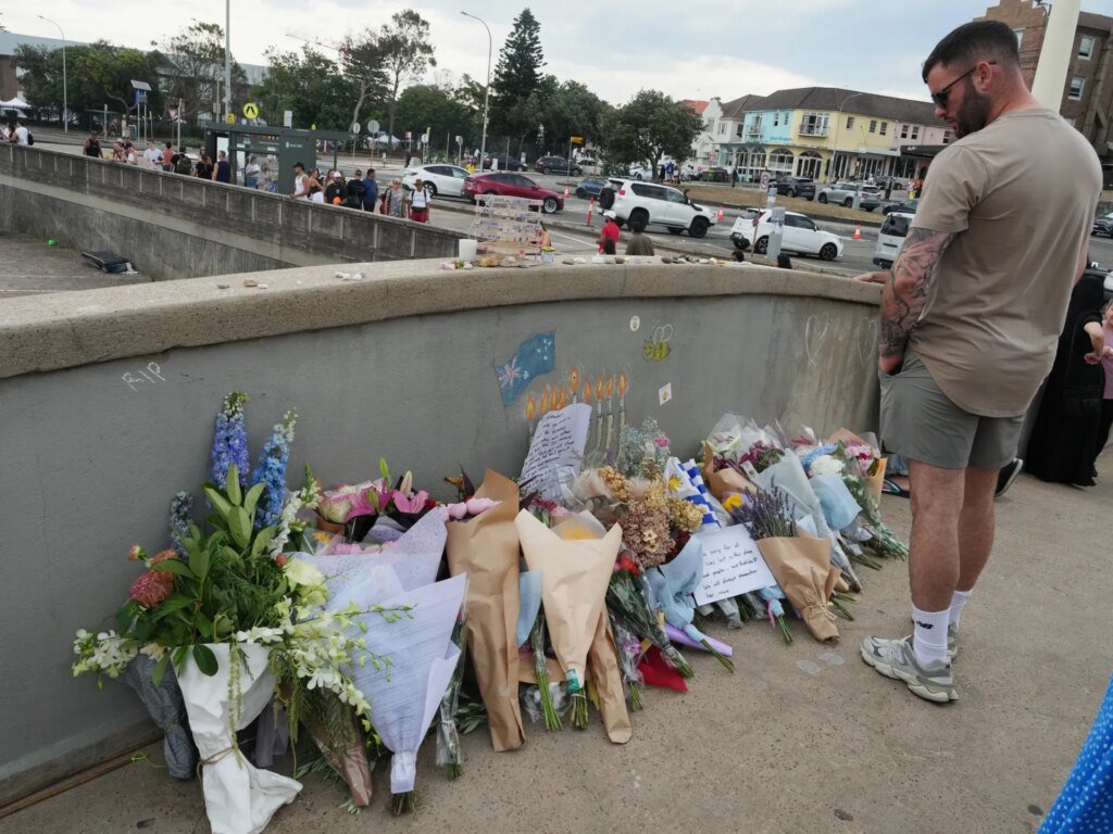 Australia pays tribute to Bondi Beach victims, initiates investigation into security agencies.