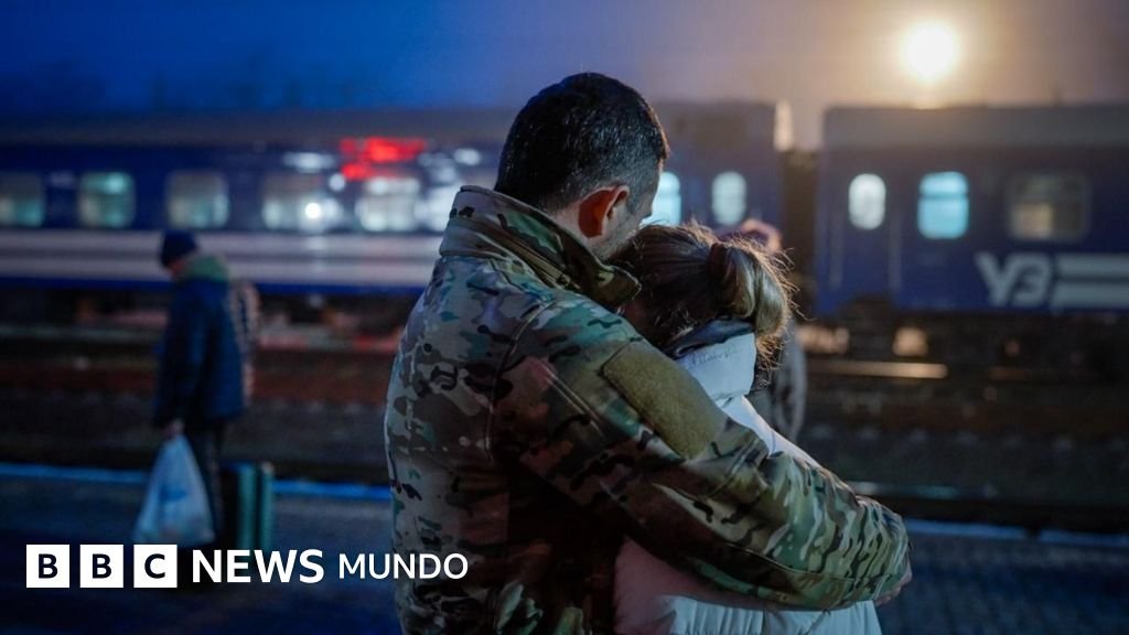 El "tren del amor": mujeres ucranianas viajan para encontrarse con sus esposos en el frente contra Rusia.