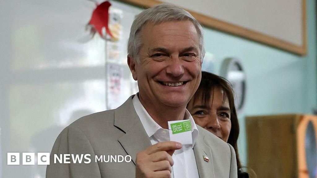 Elecciones en Chile: Kast, el candidato ultraderechista, se impone contundentemente a la comunista Jara y es el nuevo presidente electo.