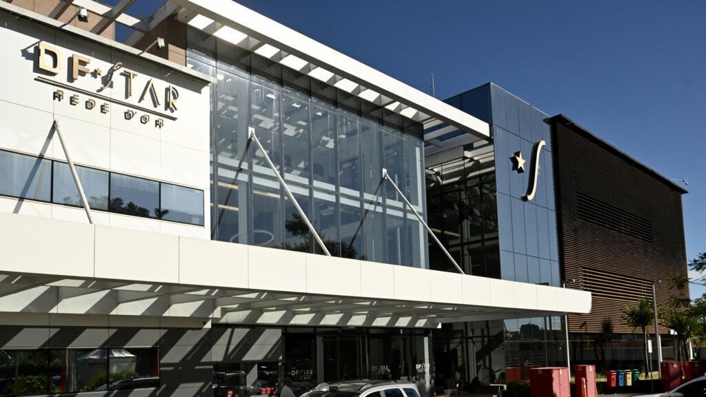 Former Brazilian President Bolsonaro, currently incarcerated, has successful hernia surgery.