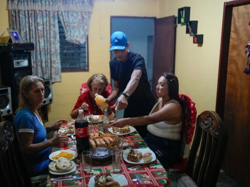 Images: A Venezuelan Family's Christmas – Journey from the American Dream to Struggled Living