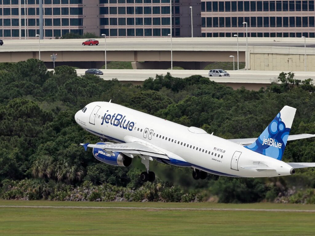 JetBlue Airliner near Venezuela Averts 'In-Flight Collision' with US Tanker