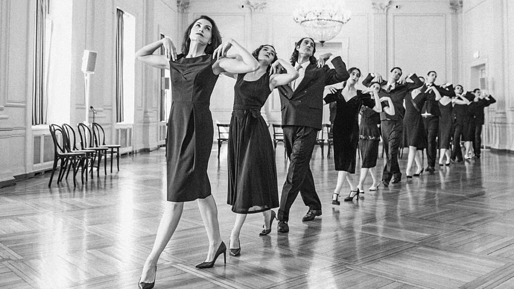 "Kontakthof": Pina Bausch Returns to the National Theatre Featuring Greek Dancers