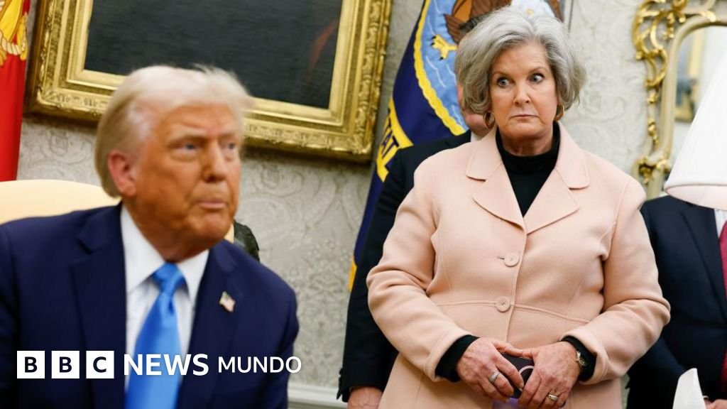 La directora de gabinete de Trump denunció que Vanity Fair malinterpretó sus declaraciones sobre el presidente y otros funcionarios del gobierno.