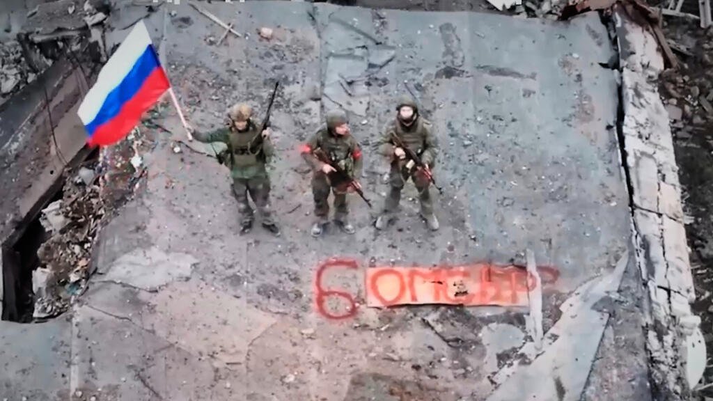 Live Updates: Ukrainian Forces Withdraw from Eastern Town of Siversk; Three Casualties in Explosion in Moscow