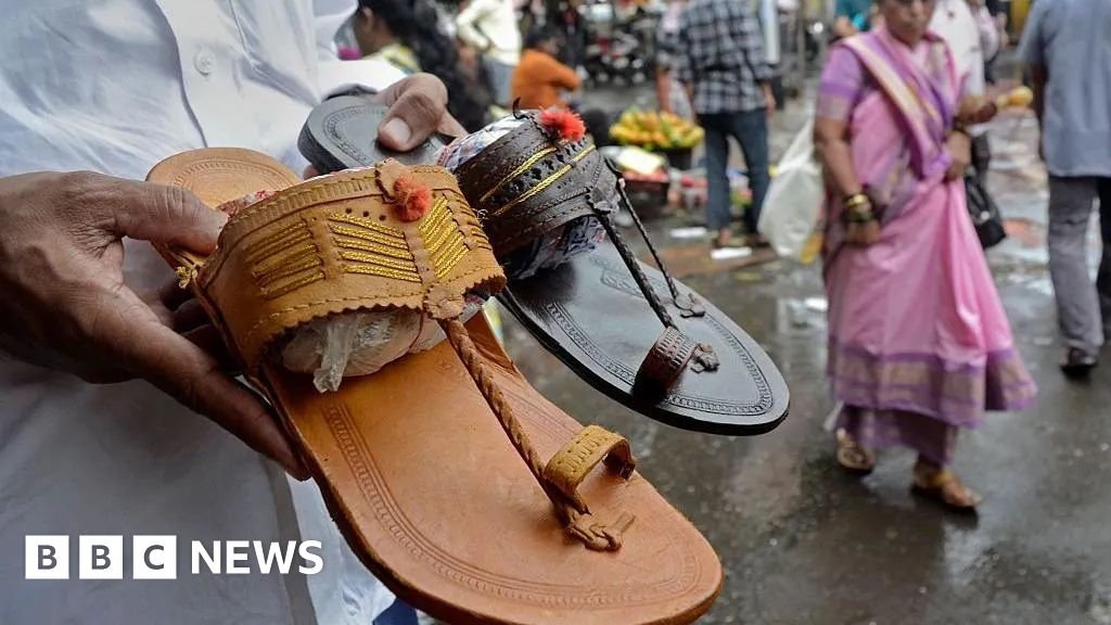 Prada lanzará sandalias Kolhapuri "Hechas en México" por $930 tras críticas.