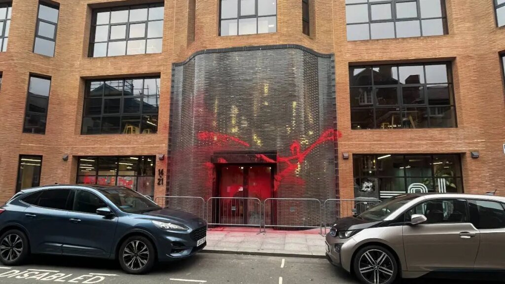 Pro-Palestine Advocates Protest at UK Labour Offices in Support of Hunger Strikers