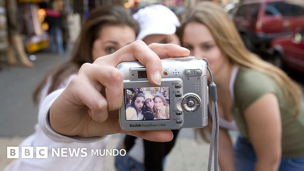 Razones por las que tus fotos de los años 2000 podrían haberse perdido para siempre (y algunos consejos para preservar las que tienes actualmente)