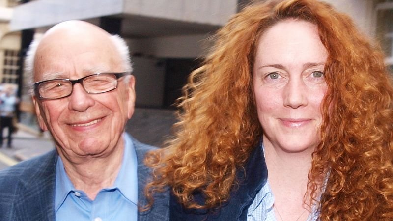Report: Murdoch Associate Detained in Hacking Investigation