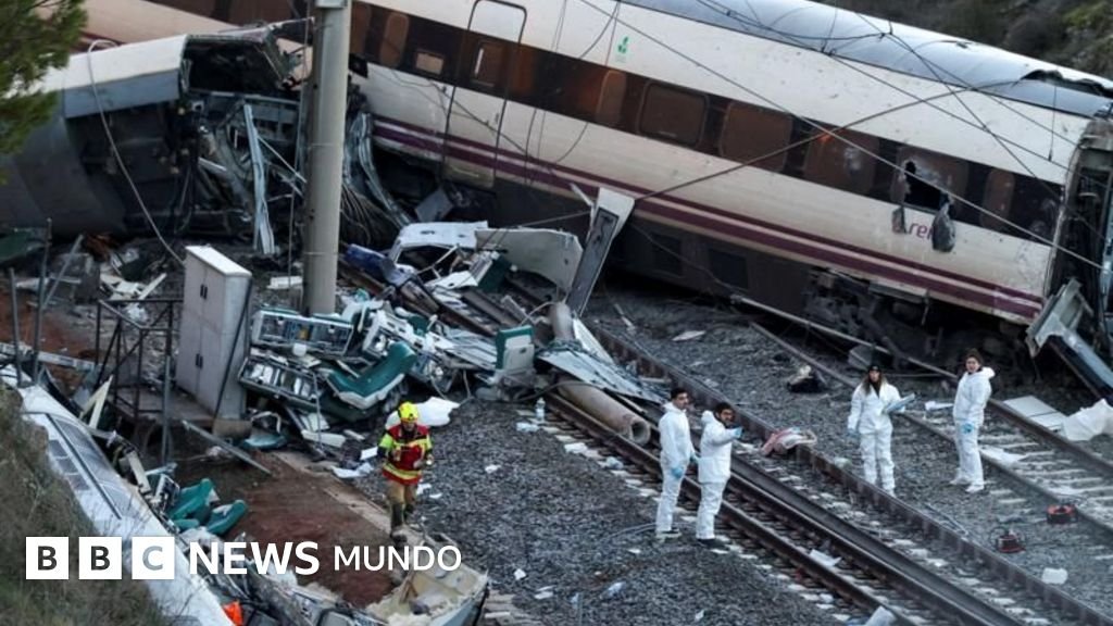 Al menos 39 fallecen tras la colisión de dos trenes de alta velocidad en el sur de España.