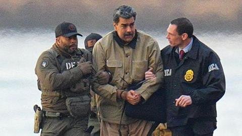 "Soy un cautivo de guerra": Maduro se declara inocente en el tribunal de Nueva York, mientras Delcy Rodríguez asume como presidenta interina de Venezuela.