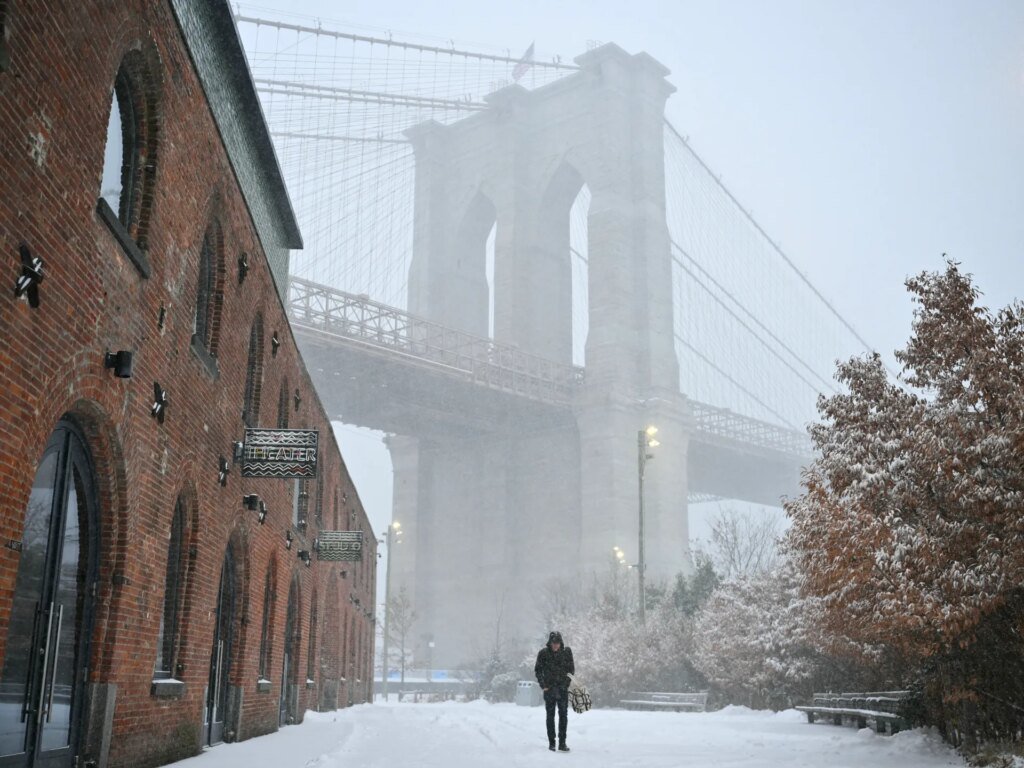 US storm leads to extensive power failures and thousands of flight cancellations.