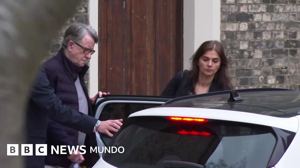 Detienen al exembajador británico en EE.UU., Peter Mandelson, por presunta mala conducta en el ejercicio de su función pública.