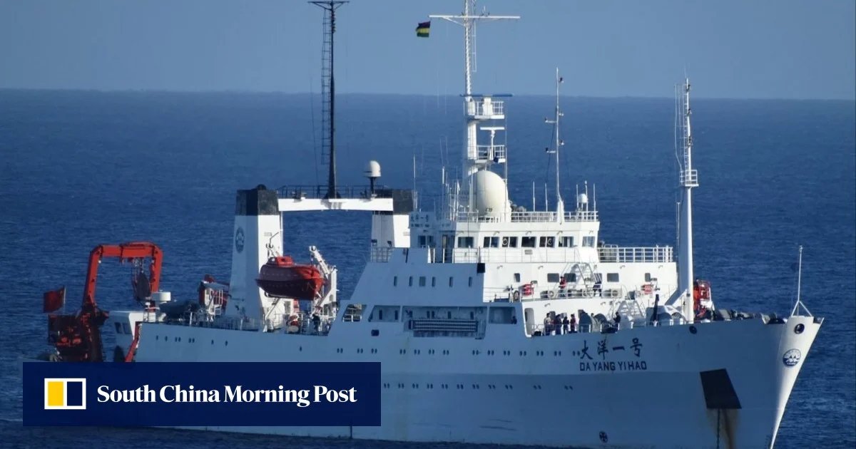 US Aircraft Carrier Abraham Lincoln Navigates the Arabian Sea Alongside a Chinese Ship