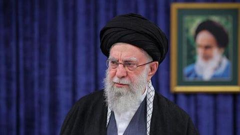 Irán confirma el fallecimiento del líder supremo Alí Jamenei debido a los ataques de EE.UU. e Israel.