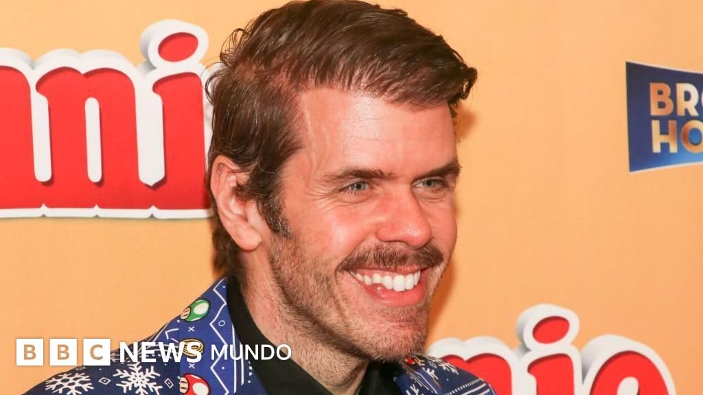 El blogger Perez Hilton inicia un extenso proceso de recuperación tras informes de autolesiones durante una transmisión en vivo.