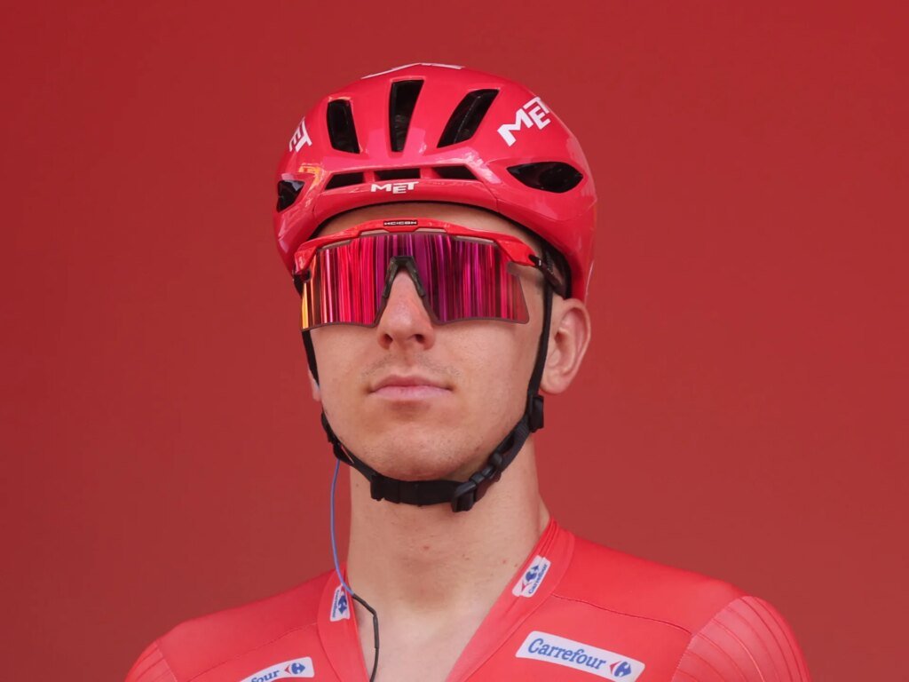 Pogacar to Undergo Surgery for Broken Collarbone Following Terrible Vuelta Accident