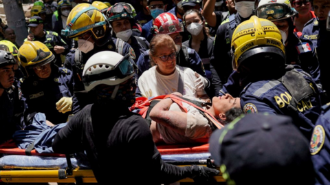 Segunda noche de esfuerzos por encontrar sobrevivientes en Colombia tras el fuerte terremoto que causó al menos 181 muertes y más de 2,500 heridos.