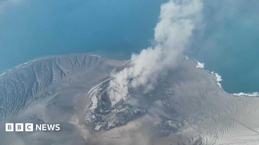 Volcanic Eruption Strands 150,000 Travelers in Indonesia