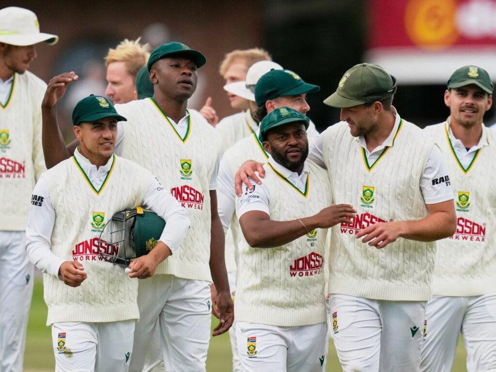 South Africa thrashes Australia by an innings to equalize Test series